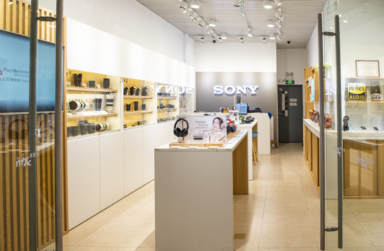 電子產(chǎn)品專賣店 智能生活的起點(diǎn)與未來(lái)消費(fèi)趨勢(shì)